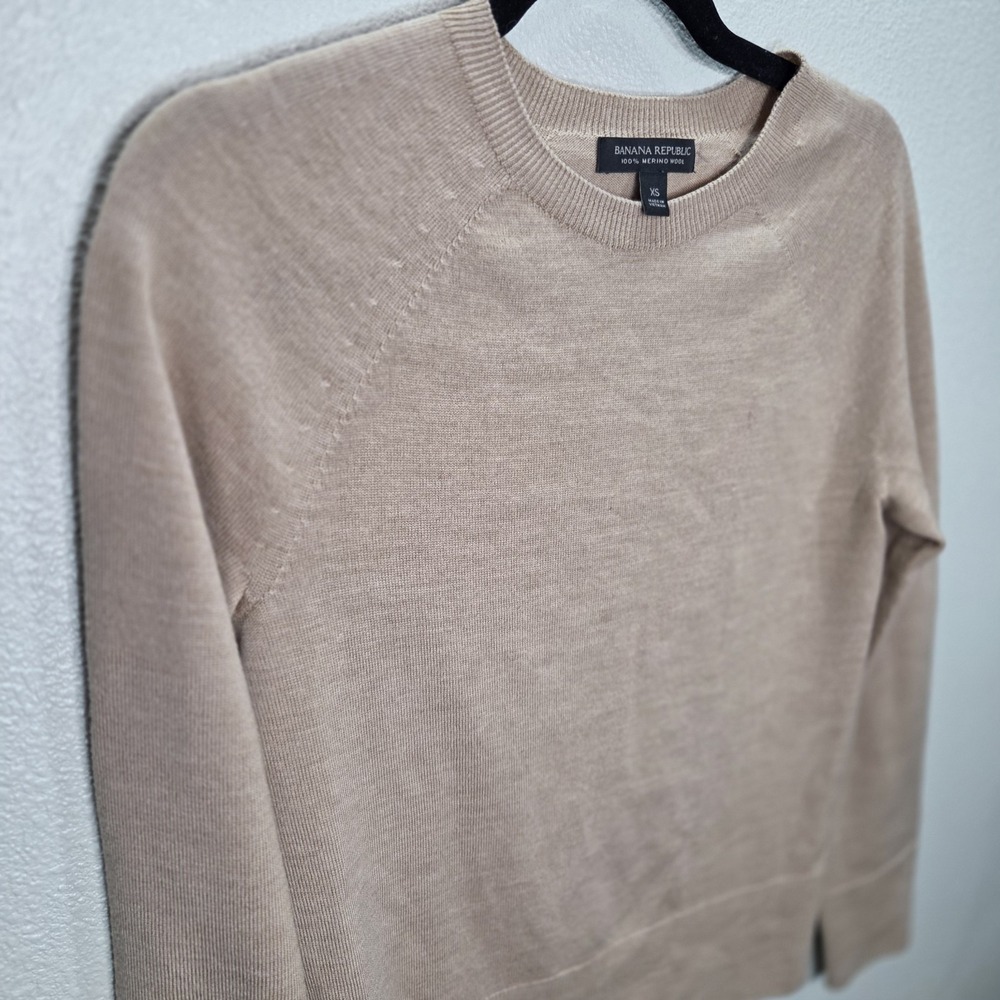 Banana Republic 100% Merino Wool Sweater XS Tan Lightweight Crew Neck - Picture 3 of 5